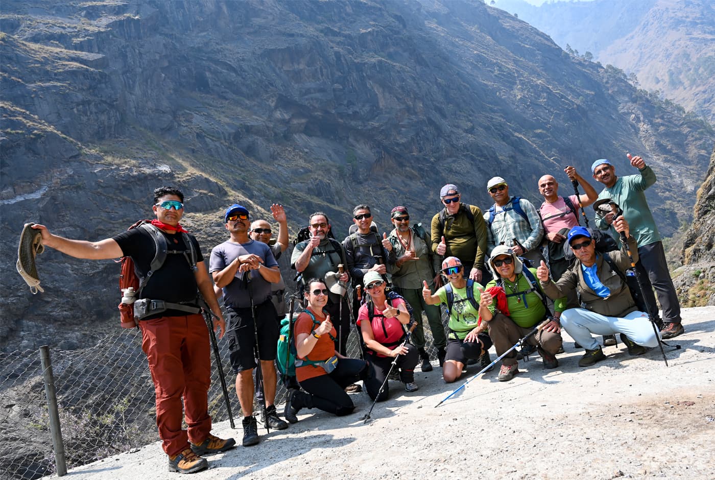 Groups of Guides and Trekkers - NHT - Manaslu Circuit