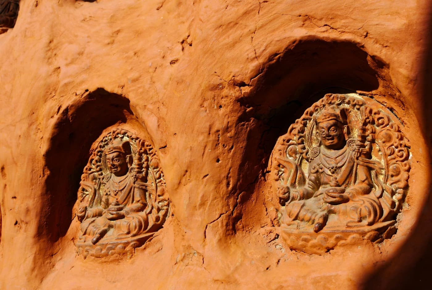 Statues in the wall of Mustang  Day 10