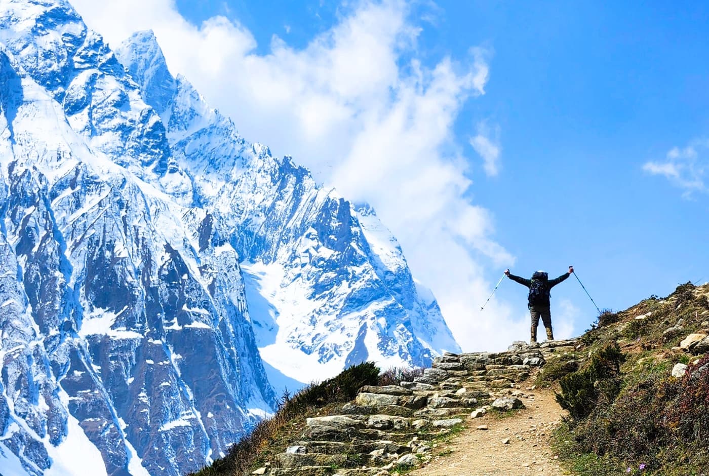 Taking a moment to see the scenery of Manaslu