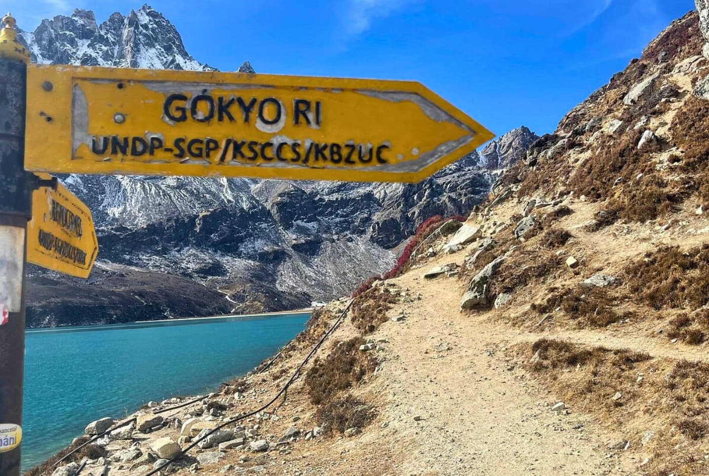 Height of Gokyo Ri   5360